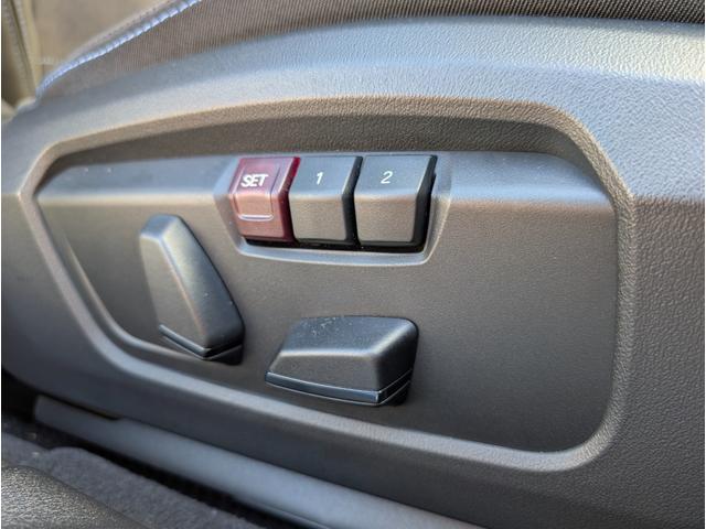 １シリーズ １２０ｄ　テクノロジーパッケージ１８ＡＷ禁煙デモカー　　アダプティブＭサスペンション　シートヒーター　電動リヤゲート　ＵＶカットガラス　ハーマンカードンスピーカー　ＬＥＤヘッドライト（30枚目）