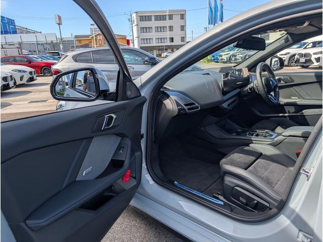 １シリーズ １２０ｄ　テクノロジーパッケージ１８ＡＷ禁煙デモカー　　アダプティブＭサスペンション　シートヒーター　電動リヤゲート　ＵＶカットガラス　ハーマンカードンスピーカー　ＬＥＤヘッドライト（32枚目）