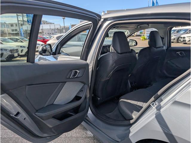 １シリーズ １２０ｄ　ハイラインパッケージ　ハイラインパッケージ　テクノロジーパッケージ　１７ＡＷ　禁煙　デモカー　　カーブドディスプレイナビゲーション　シートヒーター　アップルカープレイ対応　アクティブクルーズコントロール（36枚目）