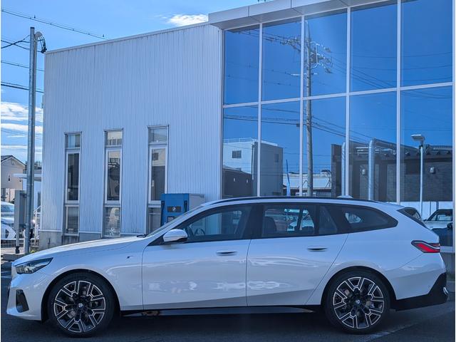 5シリーズ 523d xDriveツーリング Mスポーツ ドライビングパッケージ 20AW 禁煙 デモカー カーブドディスプレイナビゲーション シートヒーター 全周囲カメラ アクティブクルーズコントロール(5枚目)