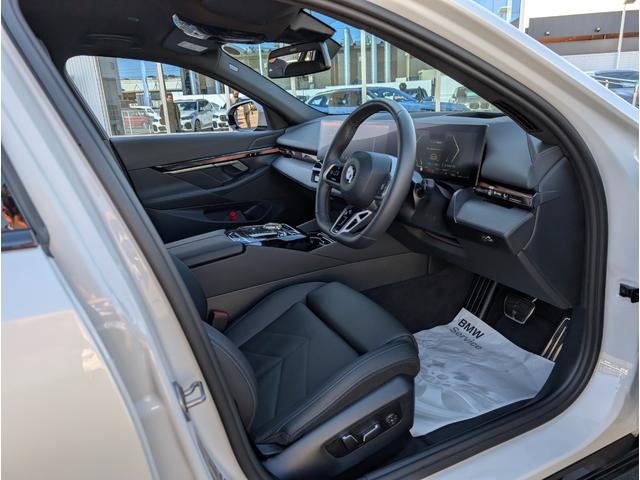 5シリーズ 523d xDriveツーリング Mスポーツ ドライビングパッケージ 20AW 禁煙 デモカー カーブドディスプレイナビゲーション シートヒーター 全周囲カメラ アクティブクルーズコントロール(30枚目)