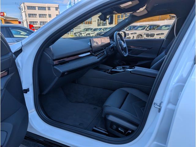 5シリーズ 523d xDriveツーリング Mスポーツ ドライビングパッケージ 20AW 禁煙 デモカー カーブドディスプレイナビゲーション シートヒーター 全周囲カメラ アクティブクルーズコントロール(33枚目)