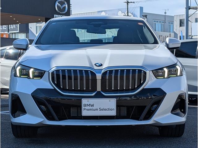 5シリーズ 523d xDrive Mスポーツ コンフォートドライビングパッケージ 19AW 禁煙 デモカー カーブドディスプレイナビゲーション 全周囲カメラ アクティブクルーズコントロール(4枚目)