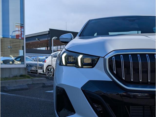 5シリーズ 523d xDrive Mスポーツ コンフォートドライビングパッケージ 19AW 禁煙 デモカー カーブドディスプレイナビゲーション 全周囲カメラ アクティブクルーズコントロール(10枚目)