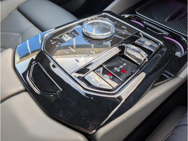 5シリーズ 523d xDrive Mスポーツ コンフォートドライビングパッケージ 19AW 禁煙 デモカー カーブドディスプレイナビゲーション 全周囲カメラ アクティブクルーズコントロール(21枚目)