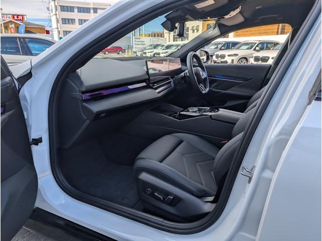 5シリーズ 523d xDrive Mスポーツ コンフォートドライビングパッケージ 19AW 禁煙 デモカー カーブドディスプレイナビゲーション 全周囲カメラ アクティブクルーズコントロール(34枚目)