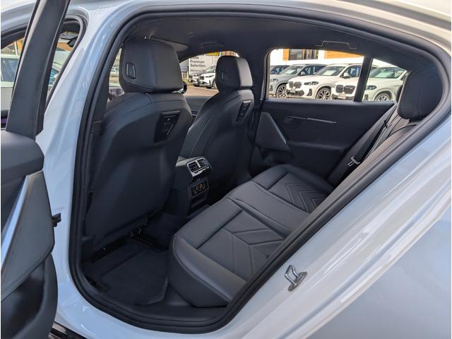 5シリーズ 523d xDrive Mスポーツ コンフォートドライビングパッケージ 19AW 禁煙 デモカー カーブドディスプレイナビゲーション 全周囲カメラ アクティブクルーズコントロール(35枚目)