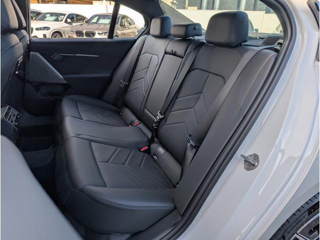 5シリーズ 523d xDrive Mスポーツ コンフォートドライビングパッケージ 19AW 禁煙 デモカー カーブドディスプレイナビゲーション 全周囲カメラ アクティブクルーズコントロール(36枚目)