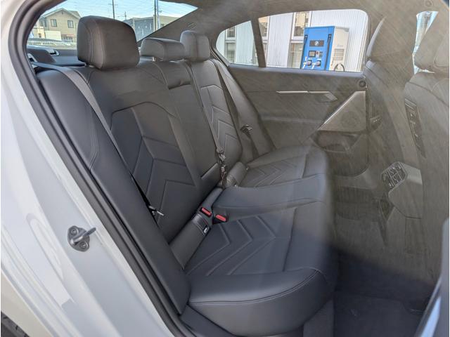 5シリーズ 523d xDrive Mスポーツ コンフォートドライビングパッケージ 19AW 禁煙 デモカー カーブドディスプレイナビゲーション 全周囲カメラ アクティブクルーズコントロール(37枚目)