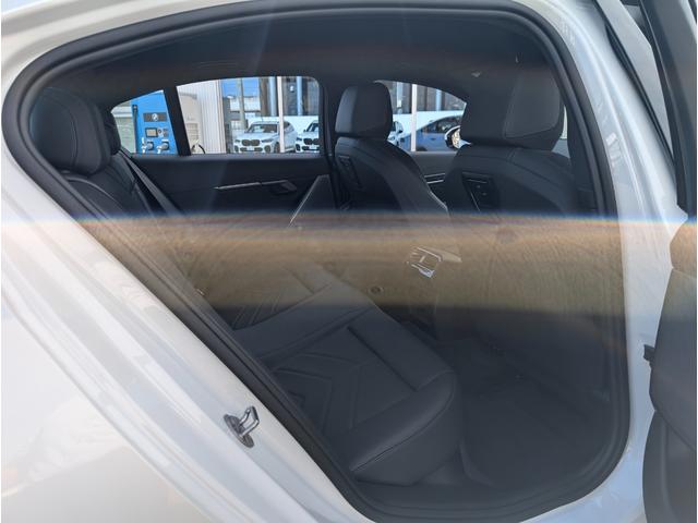5シリーズ 523d xDrive Mスポーツ コンフォートドライビングパッケージ 19AW 禁煙 デモカー カーブドディスプレイナビゲーション 全周囲カメラ アクティブクルーズコントロール(38枚目)