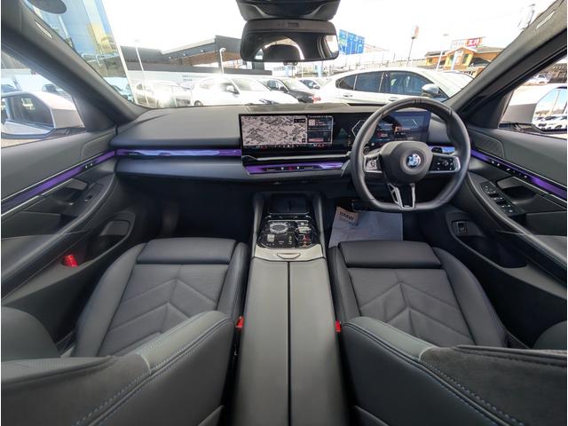 5シリーズ 523d xDrive Mスポーツ コンフォートドライビングパッケージ 19AW 禁煙 デモカー カーブドディスプレイナビゲーション 全周囲カメラ アクティブクルーズコントロール(43枚目)