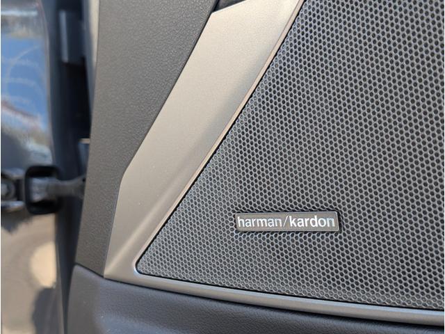 ハーマンカードンスピーカーが付いております。