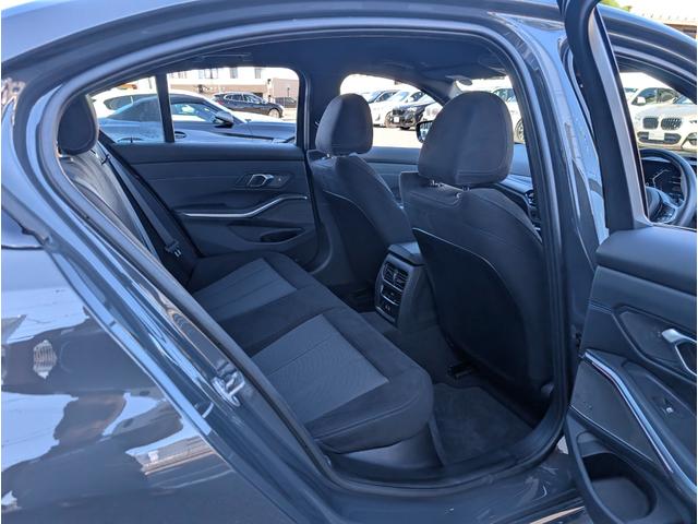 後部座席の方もゆったり乗車可能です！