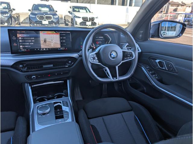 雰囲気のあるインパネ周りです。各スイッチも操作しやすい配慮がなされております。