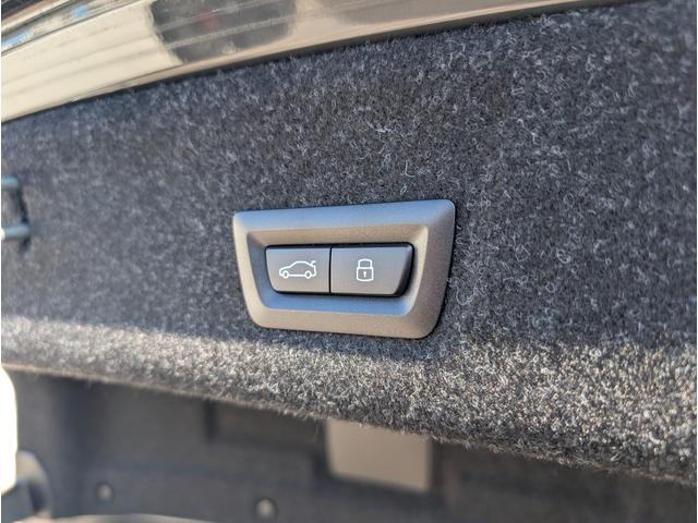 電動リアゲート装備。バンパー下でのキックオープン＆クローズ機能も装備です。