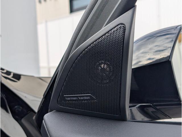 �n�[�}���J�[�h���X�s�[�J�[���t���Ă���܂��B