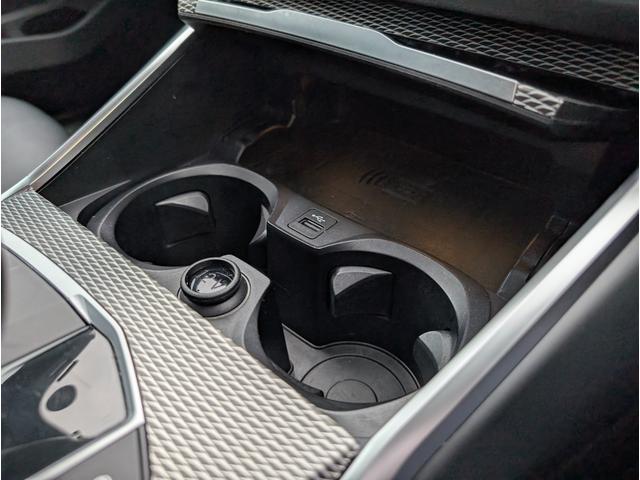 �X�}�z�̃��C�����X�`���[�W���o���܂��B