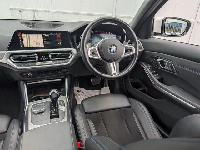 ���͋C�̂���C���p�l����ł��B�e�X�C�b�`�����삵�₷���z�����Ȃ���Ă���܂��B