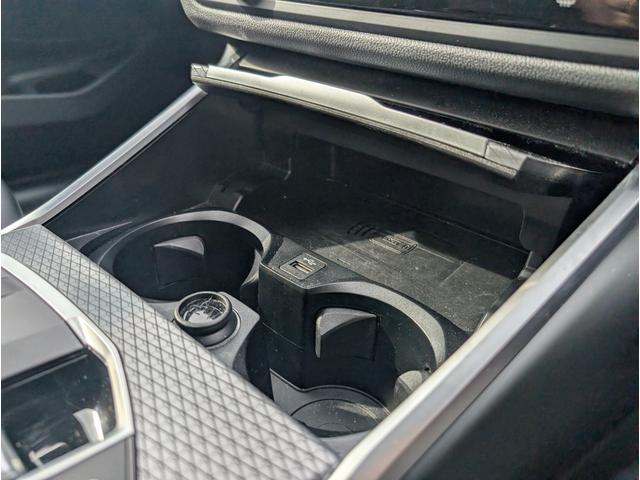 �X�}�z�̃��C�����X�`���[�W���o���܂��B