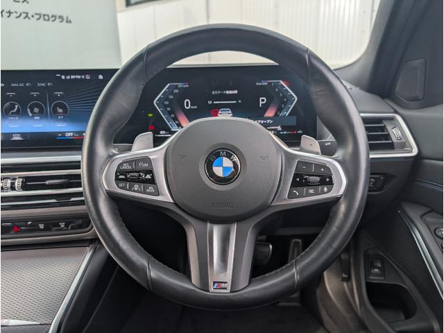 �X�e�A�����O�X�C�b�`�ɂăI�[�f�B�I��n���Y�t���[�d�b�ȂǑ��삪�\�ł��B�ڐ��𓮂���������\�ł��B