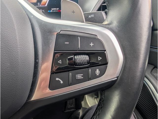 �X�e�A�����O�X�C�b�`�ɂăI�[�f�B�I��n���Y�t���[�d�b�ȂǑ��삪�\�ł��B�ڐ��𓮂���������\�ł��B