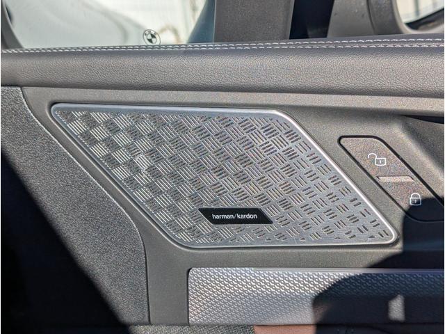 �n�[�}���J�[�h���X�s�[�J�[���t���Ă���܂��B