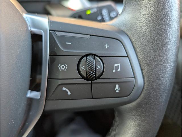 �X�e�A�����O�X�C�b�`�ɂăI�[�f�B�I��n���Y�t���[�d�b�ȂǑ��삪�\�ł��B�ڐ��𓮂���������\�ł��B