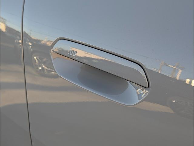 Ｘ２ ｘＤｒｉｖｅ　２０ｉ　Ｍスポーツハイラインパッケージ　ハイラインパッケージ／パノラマガラスサンルーフ／ステアリングヒーター／カーブドディスプレイナビゲーション／モカレザーシート／全周囲カメラ／２０ＡＷ／禁煙／レンタカーアップ（12枚目）