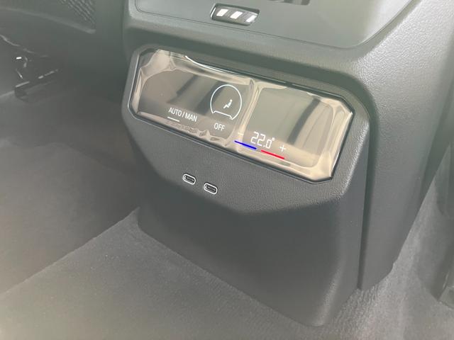 Ｘ３ ２０　ｘＤｒｉｖｅ　Ｘライン　アイコニックグロー／ＵＶカットガラス／全周囲カメラ／車内カメラ／ハーマンカードンスピーカー／アクティブクルーズコントロール／１９ＡＷ／禁煙／デモカー（35枚目）