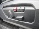運転席メモリー付きフロント電動シート装備。
