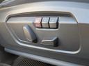 運転席メモリー付きフロント電動シート装備。