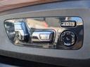 運転席メモリー付きフロント電動シート装備。