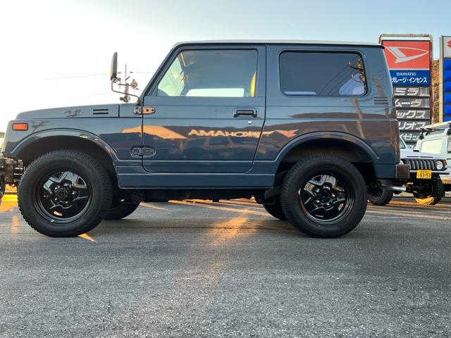 ジムニー ランドベンチャー　ＪＡ１１－５型最終ブルーツートン全塗装　　圧縮圧力測定済　ＴベルトＷポンプ交換済　フロントタニグチＢＰ　ホイル塗装　ジオランダーＡＴ　ナルディーウッドＣＤ　ＥＴＣ　皮調シートカバー（9枚目）