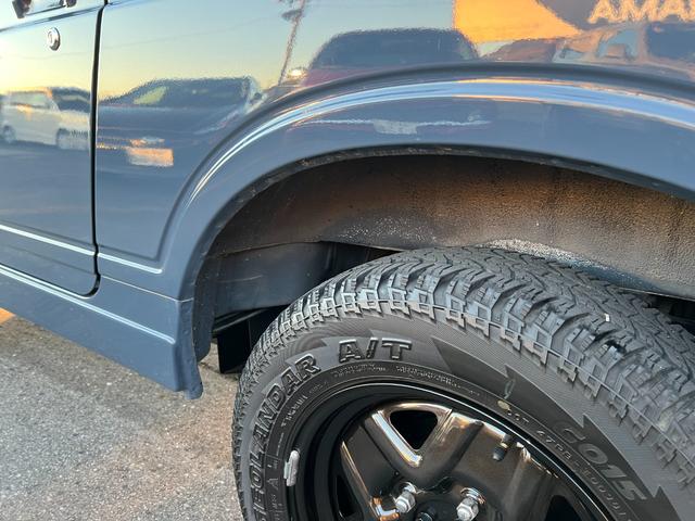 ジムニー ランドベンチャー　ＪＡ１１－５型最終ブルーツートン全塗装　　圧縮圧力測定済　ＴベルトＷポンプ交換済　フロントタニグチＢＰ　ホイル塗装　ジオランダーＡＴ　ナルディーウッドＣＤ　ＥＴＣ　皮調シートカバー（20枚目）