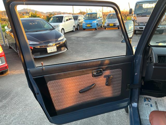 ジムニー ランドベンチャー　ＪＡ１１－５型最終ブルーツートン全塗装　　圧縮圧力測定済　ＴベルトＷポンプ交換済　フロントタニグチＢＰ　ホイル塗装　ジオランダーＡＴ　ナルディーウッドＣＤ　ＥＴＣ　皮調シートカバー（33枚目）