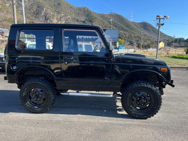 ジムニー スコットリミテッド　ＪＡ１１Ｖ改３インチリフト公認車検対応車輛　圧縮圧力測定済　前後ブラックバンパー　ナンバー移動　ホイル塗装ジオランダー１８５－８５－１６新品　社外ハンドル　タンクガード　検対応マフラー皮調シートカバー（7枚目）