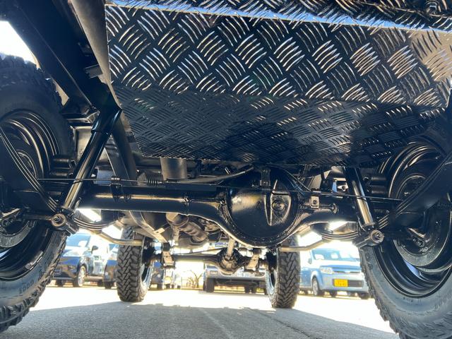 ジムニー スコットリミテッド　ＪＡ１１Ｖ改３インチリフト公認車検対応車輛　圧縮圧力測定済　前後ブラックバンパー　ナンバー移動　ホイル塗装ジオランダー１８５－８５－１６新品　社外ハンドル　タンクガード　検対応マフラー皮調シートカバー（14枚目）