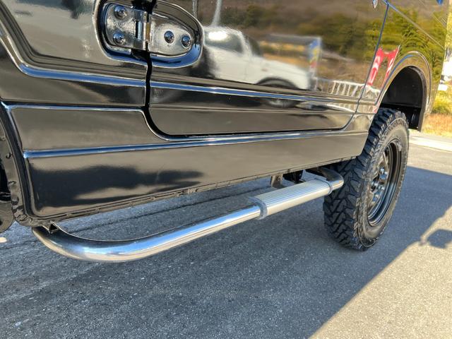 ジムニー スコットリミテッド　ＪＡ１１Ｖ改３インチリフト公認車検対応車輛　圧縮圧力測定済　前後ブラックバンパー　ナンバー移動　ホイル塗装ジオランダー１８５－８５－１６新品　社外ハンドル　タンクガード　検対応マフラー皮調シートカバー（16枚目）