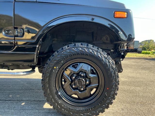 ジムニー スコットリミテッド　ＪＡ１１Ｖ改３インチリフト公認車検対応車輛　圧縮圧力測定済　前後ブラックバンパー　ナンバー移動　ホイル塗装ジオランダー１８５－８５－１６新品　社外ハンドル　タンクガード　検対応マフラー皮調シートカバー（17枚目）