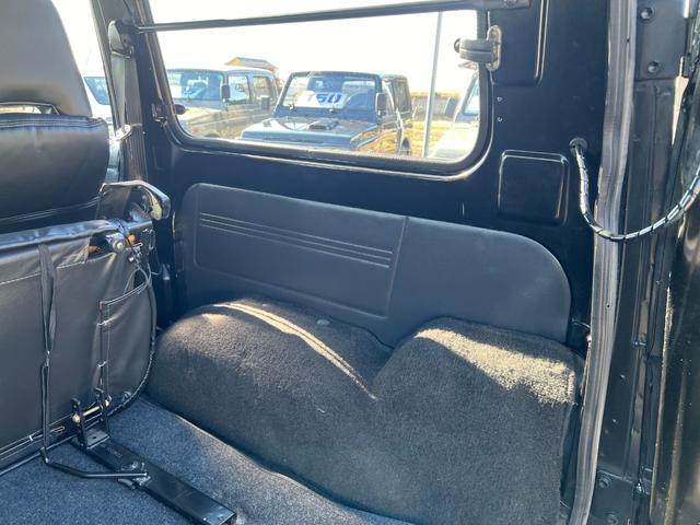 ジムニー スコットリミテッド　ＪＡ１１Ｖ改３インチリフト公認車検対応車輛　圧縮圧力測定済　前後ブラックバンパー　ナンバー移動　ホイル塗装ジオランダー１８５－８５－１６新品　社外ハンドル　タンクガード　検対応マフラー皮調シートカバー（30枚目）