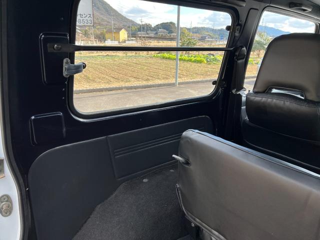 ジムニー ＨＣ　ＪＡ１１－４型Ｔベルト交換済　圧縮圧力測定済　前後ブラックバンパー　ナンバー移動　皮調シートカバー　ホイル塗装　ジオランダー新品（30枚目）