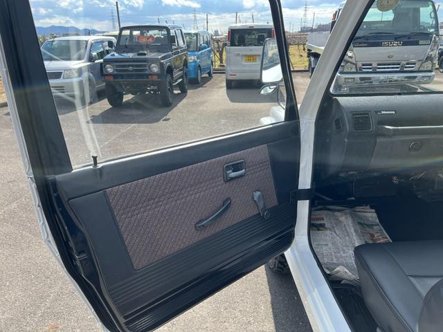 ジムニー ＨＣ　ＪＡ１１－４型Ｔベルト交換済　圧縮圧力測定済　前後ブラックバンパー　ナンバー移動　皮調シートカバー　ホイル塗装　ジオランダー新品（32枚目）