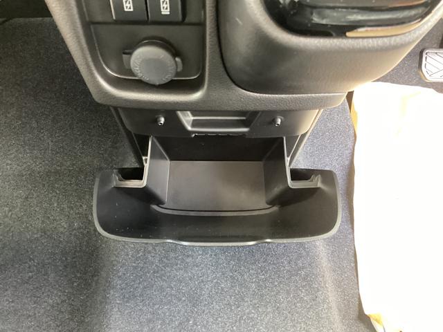 ソリオ ハイブリッドＭＺ　登録済未使用車　衝突軽減ブレーキ　両側電動スライドドア　オートライト　ＬＥＤヘッドライト　スマートキー　プッシュスタート　ヘッドアップディスプレイ　クルーズコントロール　シートヒーター　ウォークスルー（33枚目）