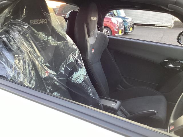 コペン ＧＲ　スポーツ　キーフリー　セキュリティ　バックソナー　運転席エアバッグ　フルオートエアコン　パワステ　パワーウィンドー　ＡＢＳ　両席エアバック　運転席シートヒーター　ＶＳＡ（55枚目）