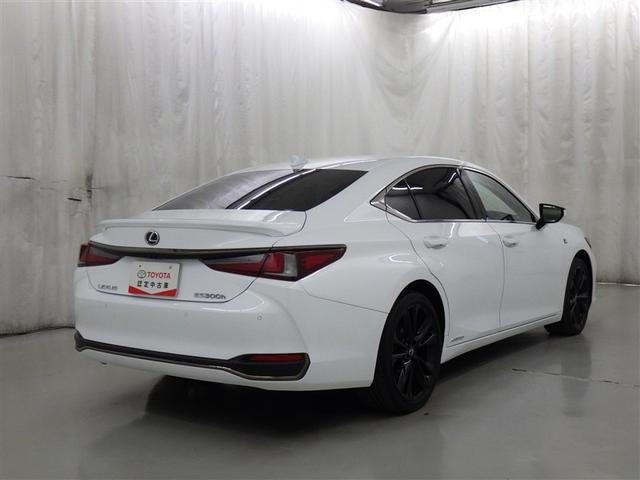 ＥＳ ＥＳ３００ｈ　Ｆスポーツ　衝突被害軽減システム　メモリーナビ　フルセグ　バックカメラ　ＥＴＣ　ドラレコ　ＣＤ　ミュージックプレイヤー接続可　ＤＶＤ再生　サンルーフ　革シート　電動シート　オートクルーズコントロール　スマートキー（6枚目）