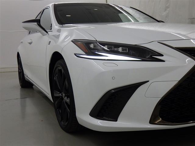 ＥＳ ＥＳ３００ｈ　Ｆスポーツ　衝突被害軽減システム　メモリーナビ　フルセグ　バックカメラ　ＥＴＣ　ドラレコ　ＣＤ　ミュージックプレイヤー接続可　ＤＶＤ再生　サンルーフ　革シート　電動シート　オートクルーズコントロール　スマートキー（7枚目）