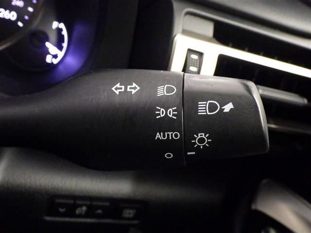 【オートライト】車外の明るさに応じて、自動的にライトの点灯・消灯をしてくれます。