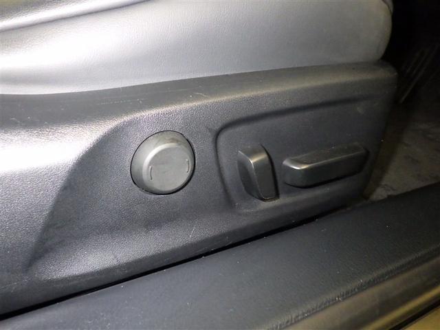 パワーシート搭載。微妙な調整が手軽にでき、ピッタリのポジションで運転することが可能です。