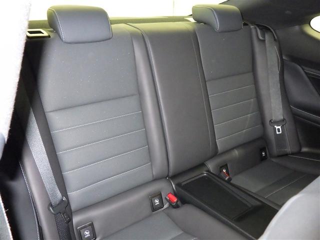 居心地の良い後席空間が乗員に深いくつろぎをもたらします。