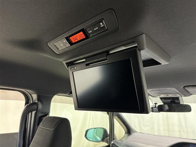 エスクァイア Ｘｉ　クルマイス　タイプ１　衝突被害軽減システム　メモリーナビ　フルセグ　バックカメラ　ＥＴＣ　ドラレコ　ＣＤ　ミュージックプレイヤー接続可　ＤＶＤ再生　後席モニター　オートクルーズコントロール　ＬＥＤヘッドランプ　乗車定員７人（9枚目）